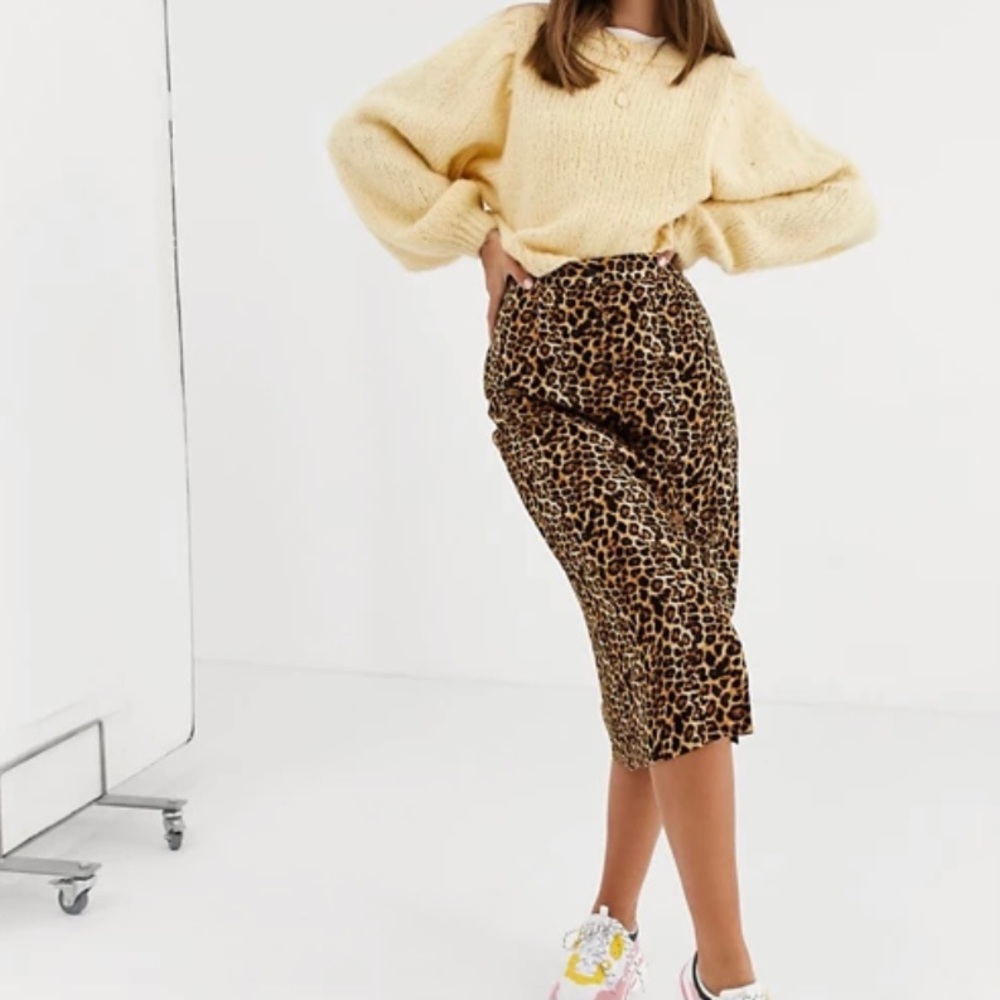 button front midi skirt in leopard print